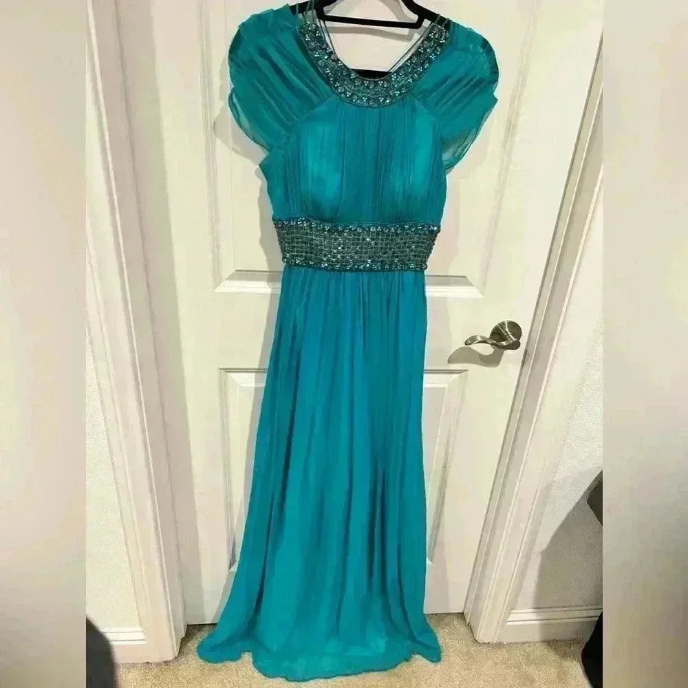 Cachè short sleeve fancy dress, with beaded around the waist and and collar.